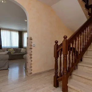 https://villa-los-cristianos.tenerifehoteles.net